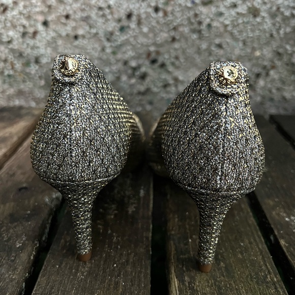 NWOT Michael Kors gold/silver textured round toe pumps, size 6 - Picture 3 of 5